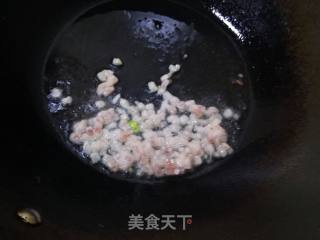 肉丁辣子炒虾皮的做法步骤：6