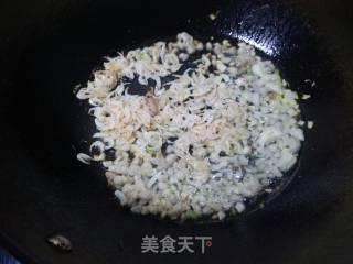 肉丁辣子炒虾皮的做法步骤：8