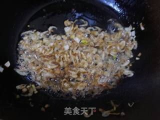 肉丁辣子炒虾皮的做法步骤：9