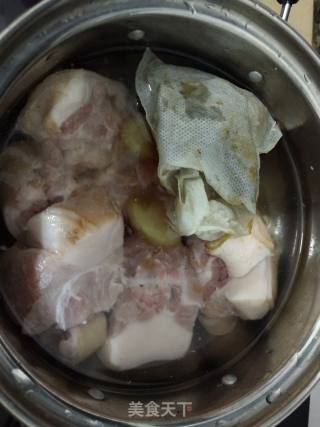菇太郎烧猪尾的做法步骤：2