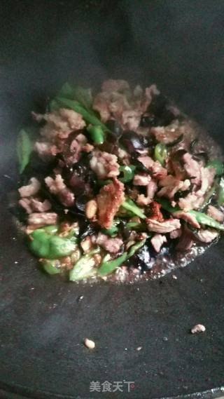 木耳炒肉米粉的做法步骤：5