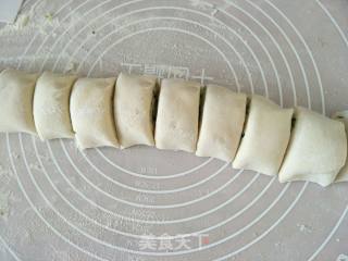 小葱花卷的做法步骤：7