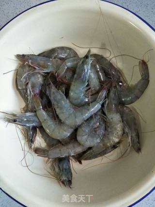西兰花炒虾仁的做法步骤：1