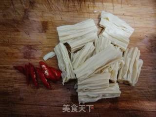 #团圆饭#油麦菜炒腐竹的做法步骤：2