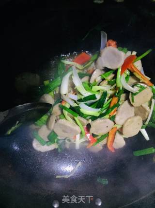 大蒜炒肉丸片的做法步骤：8