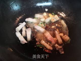 冬天来一碗—冬笋炒五花肉的做法步骤：1
