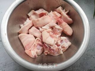 砂锅炖猪蹄的做法步骤：1