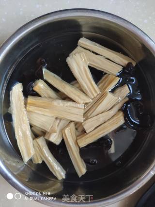 木耳拌腐竹的做法步骤：1