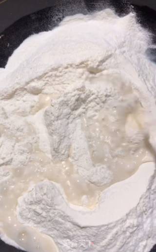 油梭子葱花饼的做法步骤：1