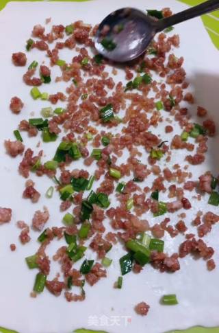 油梭子葱花饼的做法步骤：8