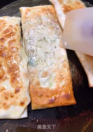 油梭子葱花饼的做法步骤：11