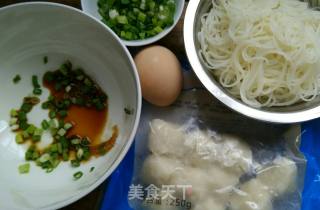 墨鱼丸米线的做法步骤：1