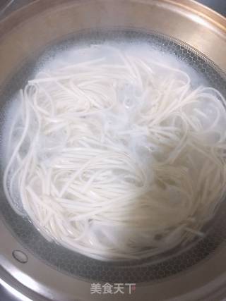 鸡蛋面的做法步骤：2