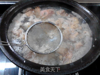 西洋参莲子山药土鸡汤的做法步骤：6