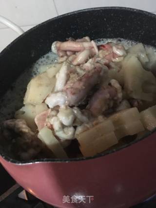 骨髓炖莲藕的做法步骤：11