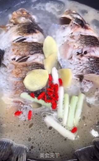 鲫鱼豆腐汤的做法步骤：4