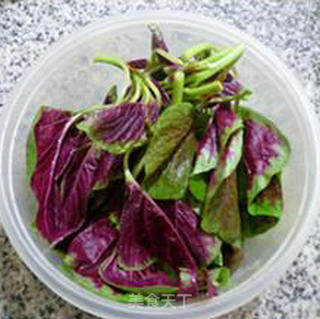 红苋菜鸡蛋煎饼的做法步骤：2