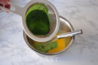 菠菜肉松蛋糕卷的做法步骤：4