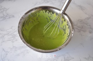 菠菜肉松蛋糕卷的做法步骤：6