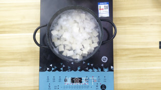 鲜香无比的咸蛋黄虾仁豆腐的做法步骤：3