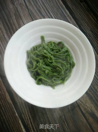 菠菜大骨汤面的做法步骤：8
