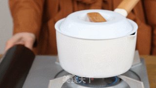 【银耳炖桃胶】美容养颜的佳品的做法步骤：6