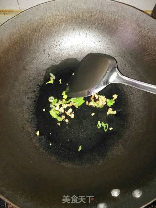 酸菜香肠炒面的做法步骤：5