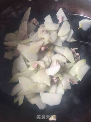 菜心焖肉的做法步骤：5