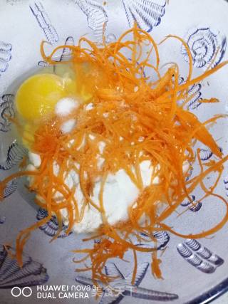 胡萝卜煎饼的做法步骤：1