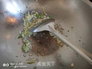蒜蓉粉丝蒸扇贝的做法步骤：3