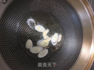 豆皮卷炒芹菜的做法步骤：4