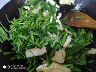 豆干炒韭菜的做法步骤：4