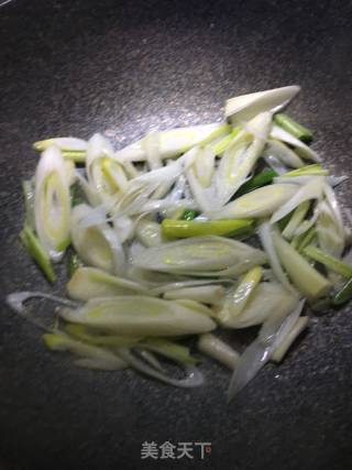 青椒大葱炒香干的做法步骤：3