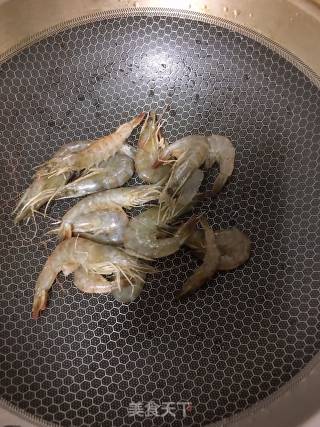 烤虾干的做法步骤：1