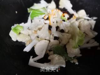 家常菜—干煸花菜的做法步骤：5