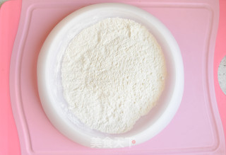如何巧用小厨具制作快手美味薄饼的做法步骤：2