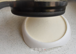 如何巧用小厨具制作快手美味薄饼的做法步骤：4