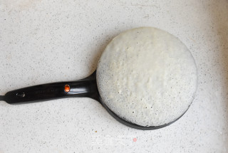 如何巧用小厨具制作快手美味薄饼的做法步骤：5