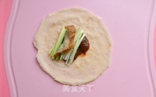 如何巧用小厨具制作快手美味薄饼的做法步骤：10