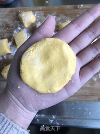 豆沙夹心南瓜饼的做法步骤：9