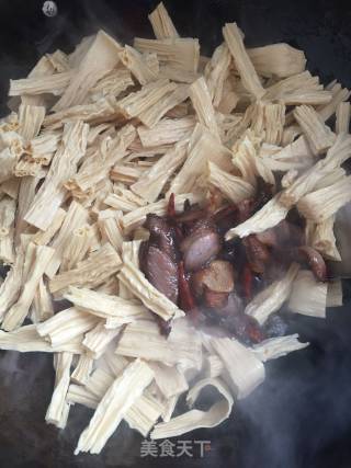 腐竹烧腊肉的做法步骤：5