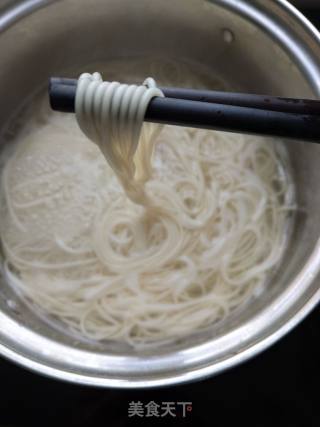 韭菜(蘑菇云)鸡蛋面的做法步骤：4