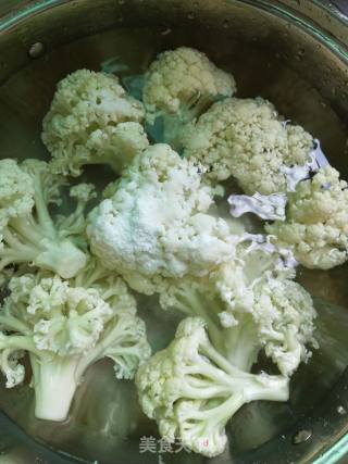 花菜炒肉的做法步骤：2