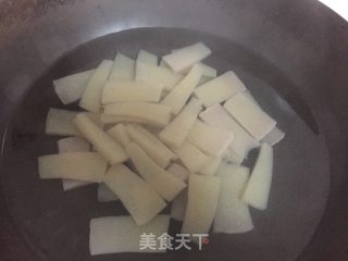 泡菜炒魔芋的做法步骤：1