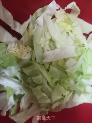 主食—包包菜鸡蛋面的做法步骤：1