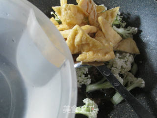 黑木耳大油方烧花菜的做法步骤：4