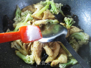 黑木耳大油方烧花菜的做法步骤：9