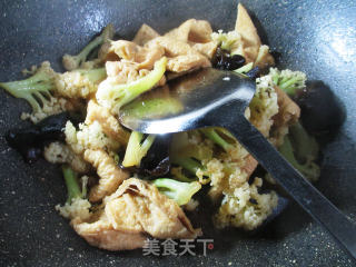 黑木耳大油方烧花菜的做法步骤：10