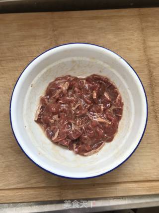 香葱爆牛肉的做法步骤：3