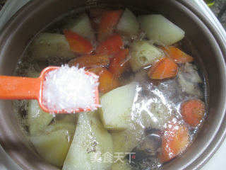 胡萝卜土豆肉骨汤的做法步骤：9